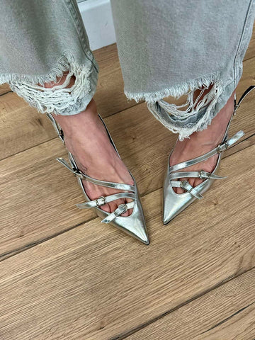 Slingback argento con fibbiette - Divine follie