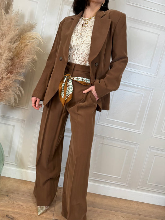 Tailleur giacca sfiancata e pantalone  - Kontatto