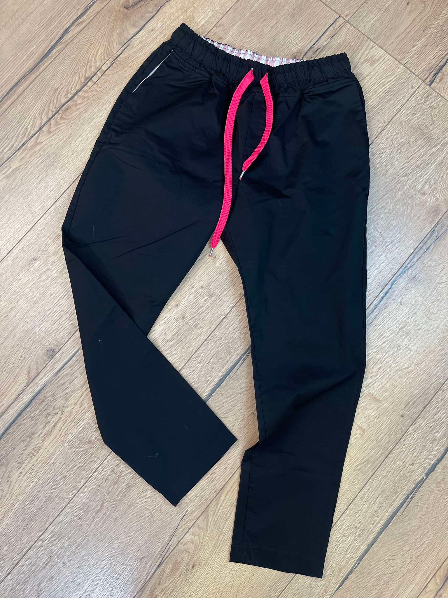 Pantalone nero con cordino rosa - Tematico