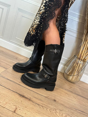 Biker in pelle nero - Divine Follie