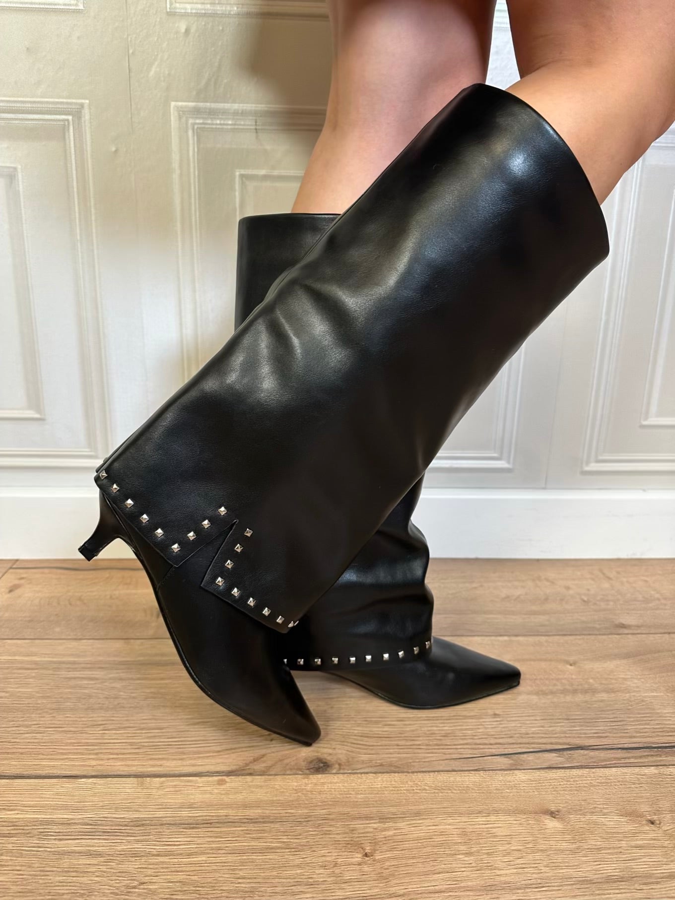 Stivale risvolto borchiette - DivineFollie