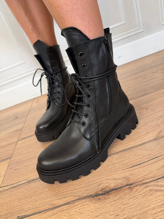 Anfibio in pelle nero suola Chunky - Ovyé