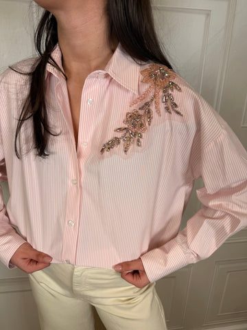 Camicia rosa fiore gioiello - Tensione In